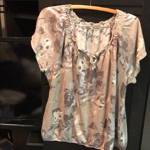 Good used condition Sonoma tee